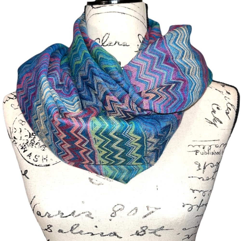NWOT PASHMINA Blue Green Pink Purple Chevron Type Print 100% Pashmina Wr…